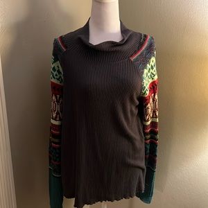 Free People woman’s size L pullover T-shirt.